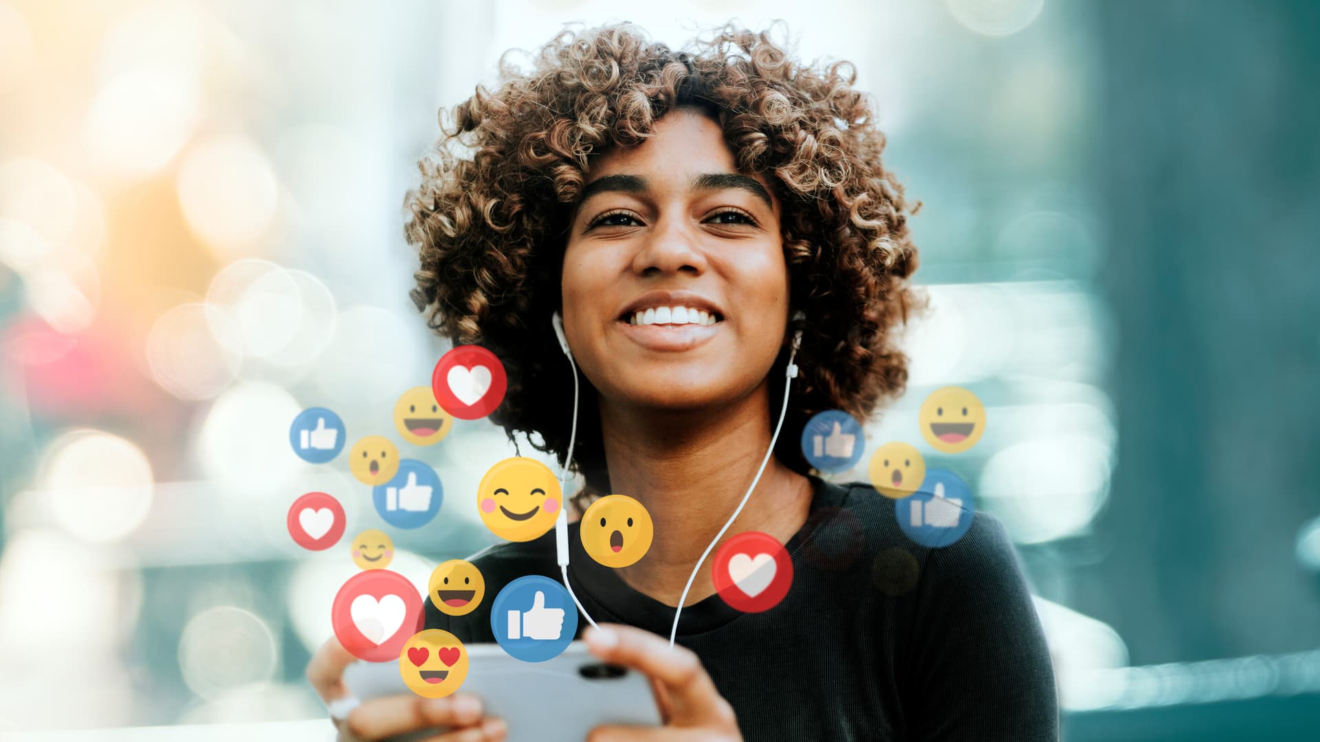 Social Media im Krankenhaus - Frau mit Smartphone und Social Media Reaktionen