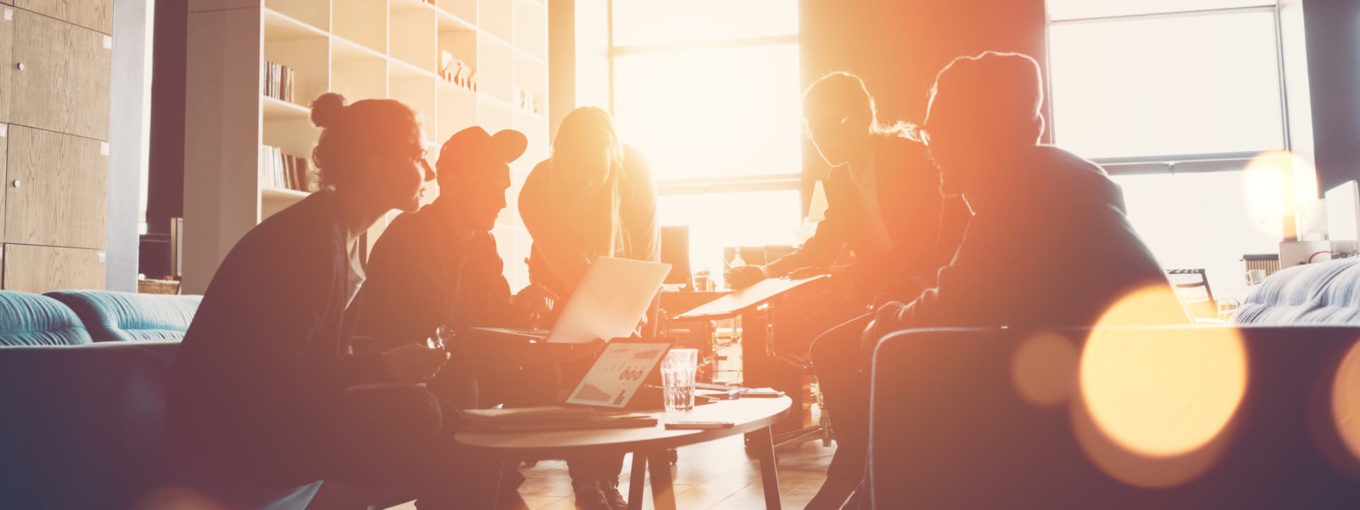 Team-Kollaboration: Zusammenarbeit mit Spezialisten im Marketing für Pflege und Gesundheitswesen