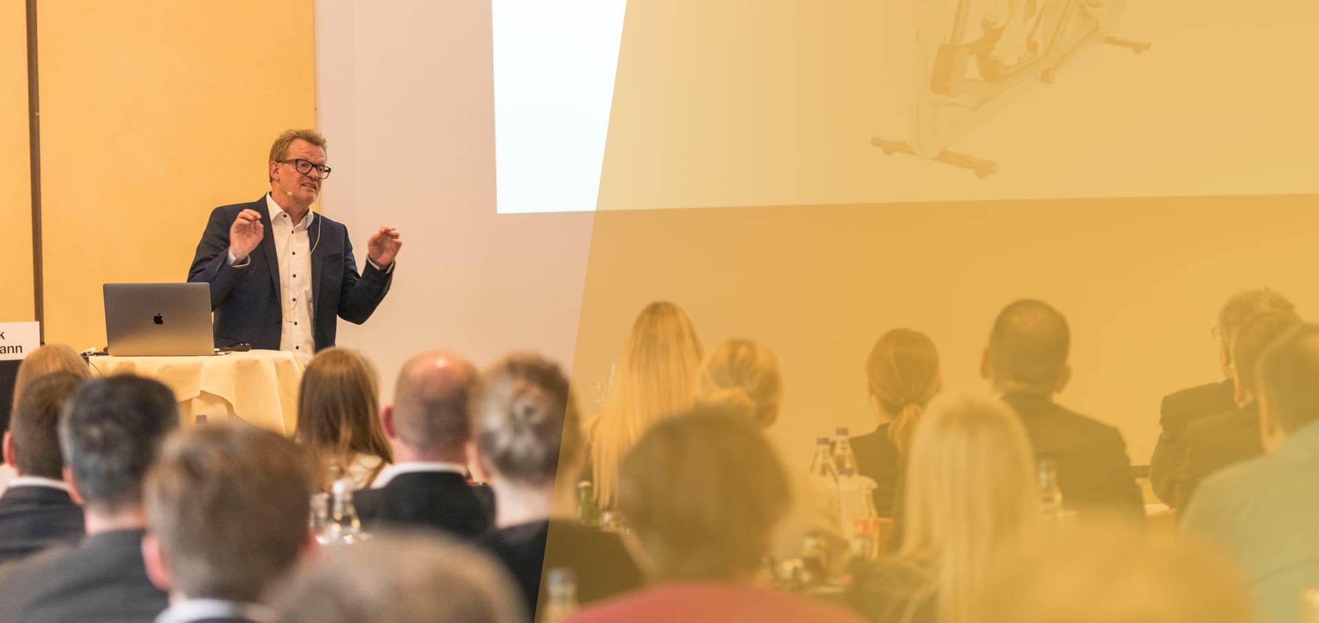 Frank Hüttemann bei einem Vortrag für Krankenhäuser und Pflegeeinrichtungen