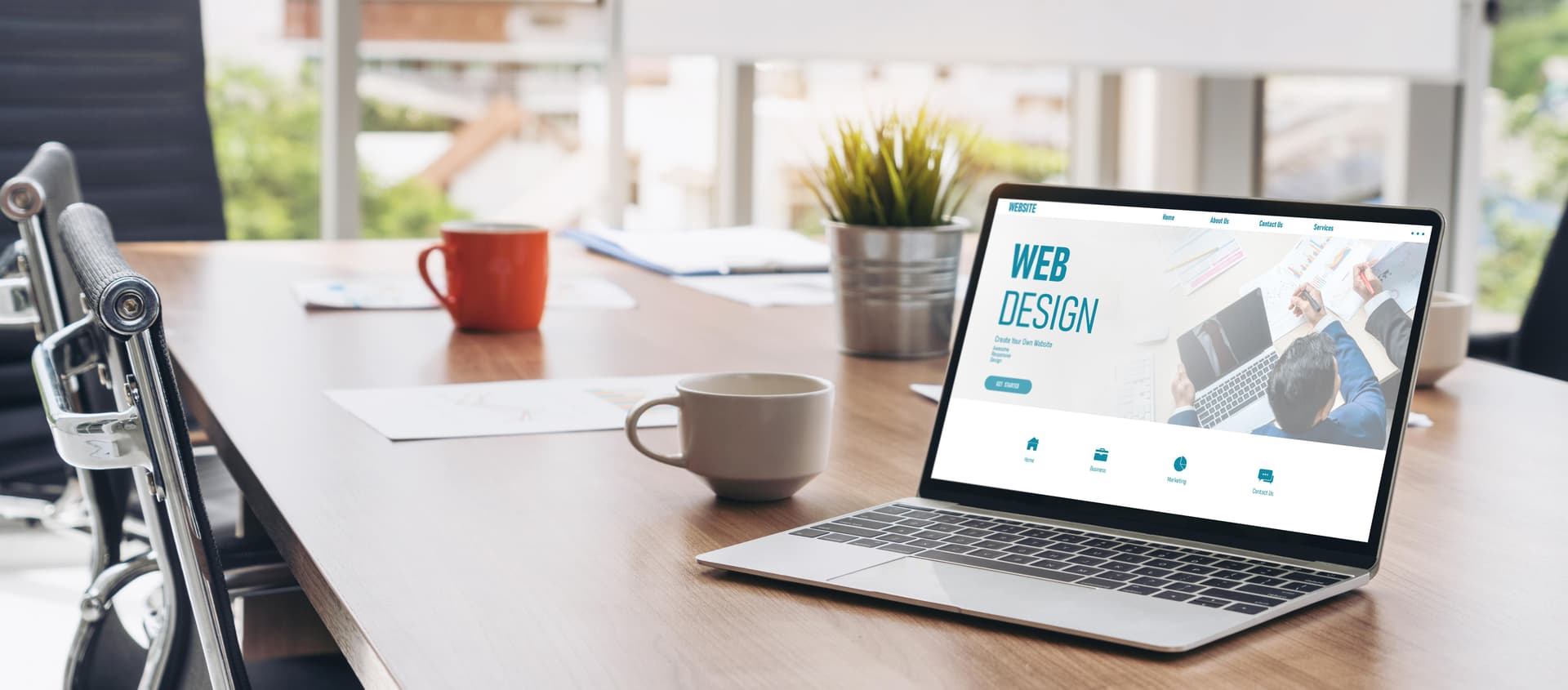 Modernes Website-Design auf professionellem Arbeitsplatz - das hochwertige Ergebnis
